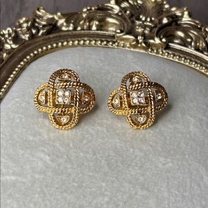 Vintage Elegant Gold tone Rhinestone Clip on Earrings
